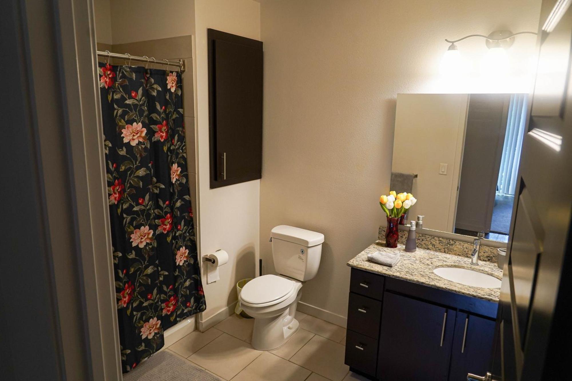 Luxury Designed 2 Bedrooms Part Hotel In Woodland Hills Ca Los Angeles Exterior photo
